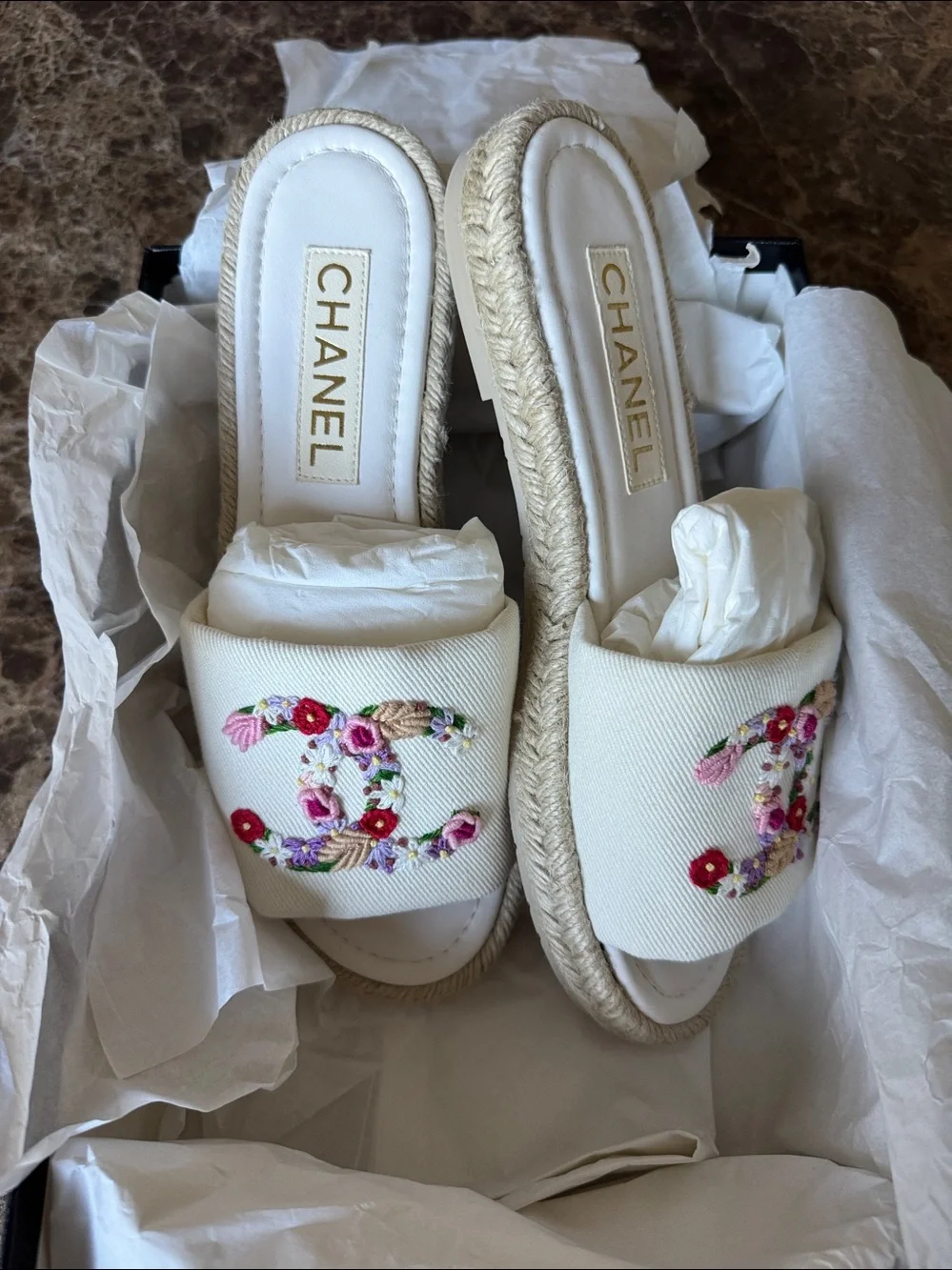 Chanel ecru floral espadrilles slides sandals flats ivory sz 39